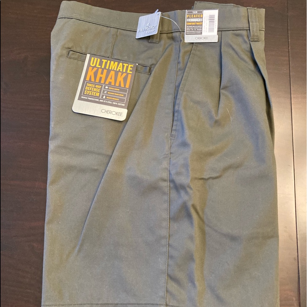 Men’s dark olive green Cherokee Shorts Size 36 NWT